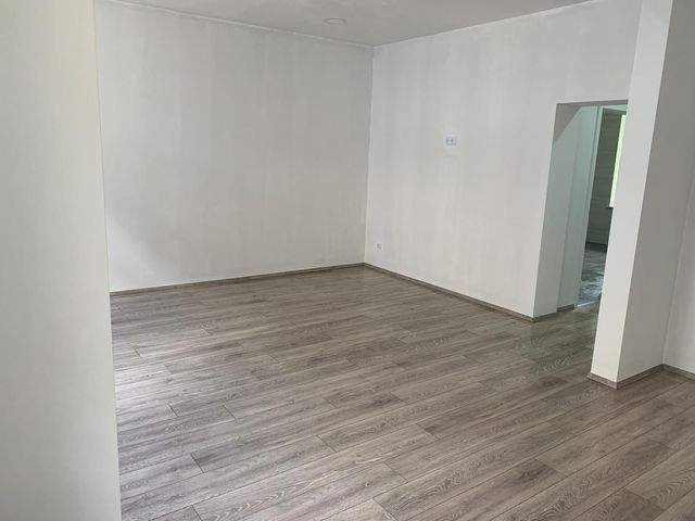 Helle 2 Raum Wohnung mit Balkon und Einbauküche zu vermieten - Foto 1