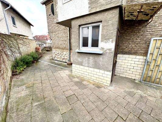 E9 Parkplatz Hof.jpeg