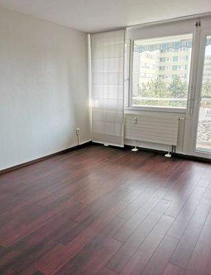 Wohnzimmer Blick zum Balkon