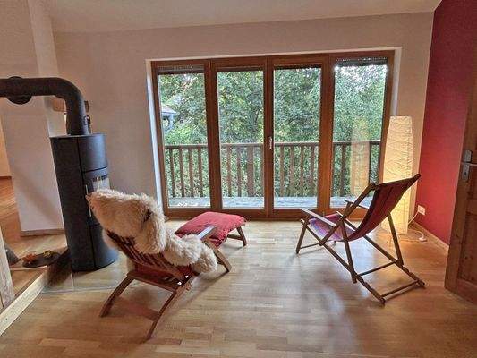 Kamin und Balkon im OG