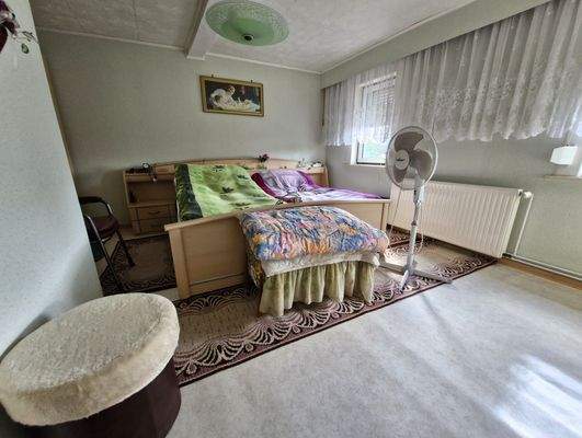 12 - Schlafzimmer OG.jpg