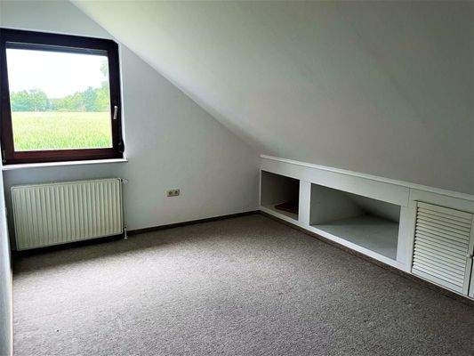 Schlafzimmer oder evtl Büro im OG