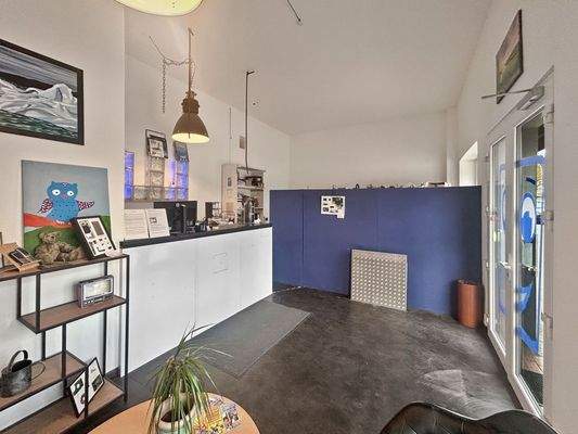 Praktisch geschnittene Ladenfläche, vielseitig nutzbar