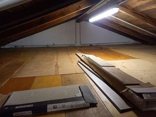 Stauraum auf dem Dachboden