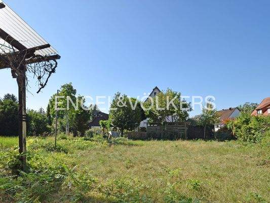 Ansicht über das große Grundstück