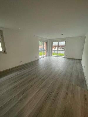 Wohnzimmer mit Balkon