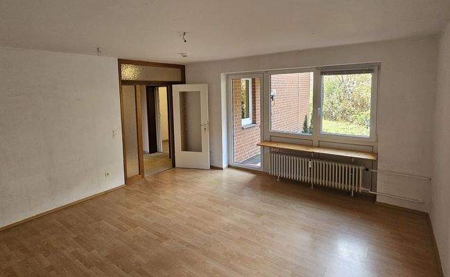 Wohnzimmer mit Ausgang Terrasse