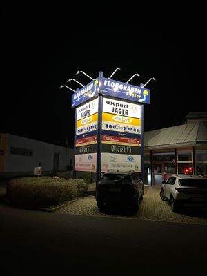 Beleuchtetes Werbeschild
