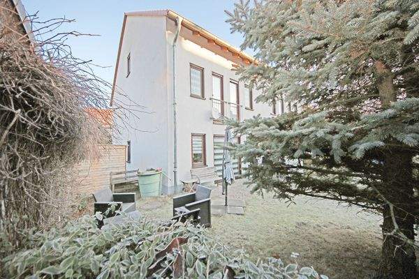 Hausansicht / Grundstücksseite