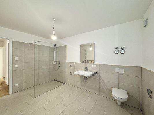 Badezimmer mit Fenster