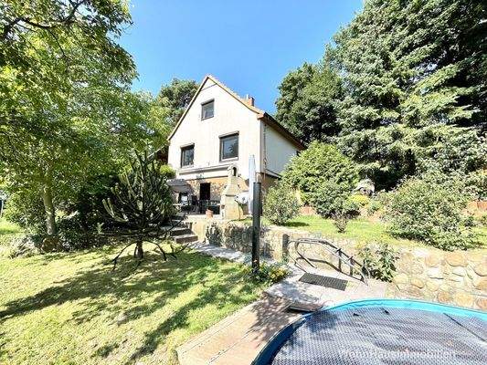 Haus mit sehr großem Garten