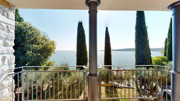 NA-072-17-Villa-di-lusso-vista-lago-a-Padenghe-del