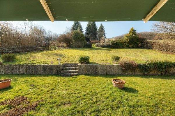 Blick in die Natur von der Terrasse aus