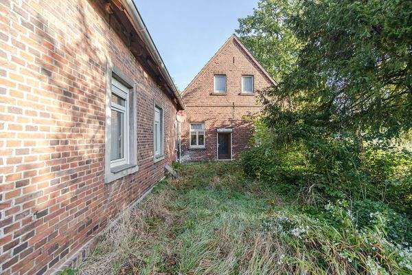 Blick zum Gartenausgang.jpg