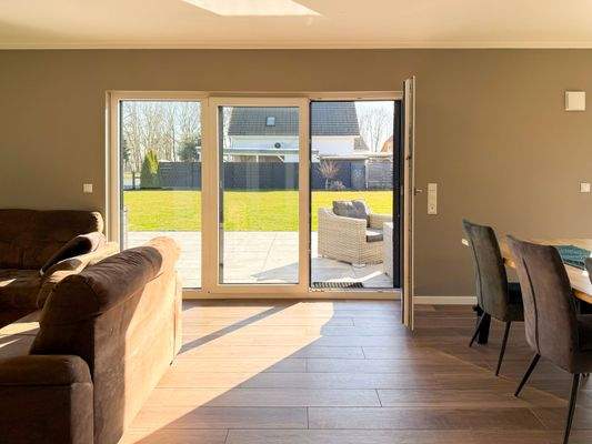 Zugang zu Terrasse und Garten