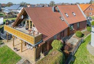 Ansicht Wohnhaus mit Balkon 