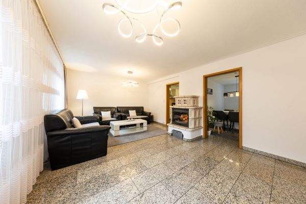 Wohnzimmer mit Kamin