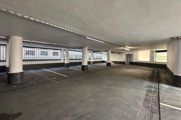 Parkgeschoss Zugang Treppenhaus links