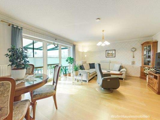 Wohnzimmer mit Essbereich