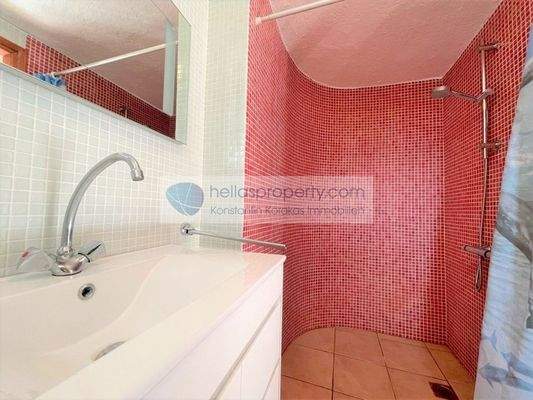 7926d4697ff349b2ae61c289625503f3-original