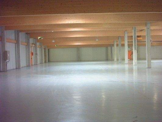 Halle 4 innen Blick nach Westen linke Felder