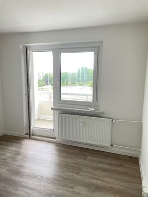 Wohnzimmer mit Balkon