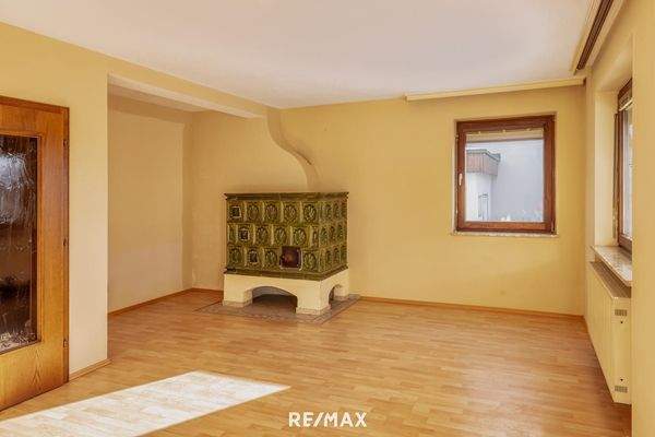 Wohnzimmer mit Kachelofen