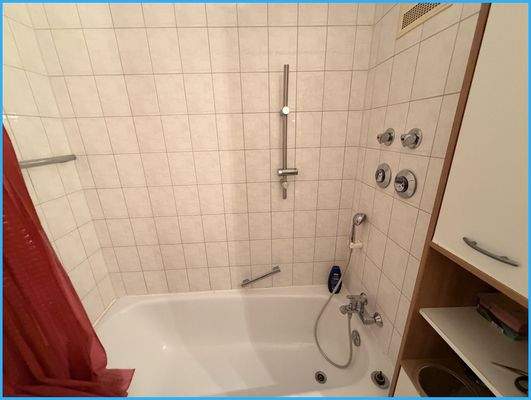 Wanne mit Duschmöglichkeit