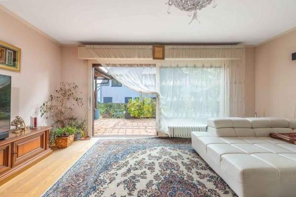 Gartenzugang vom Wohnzimmer im Erdgeschoss