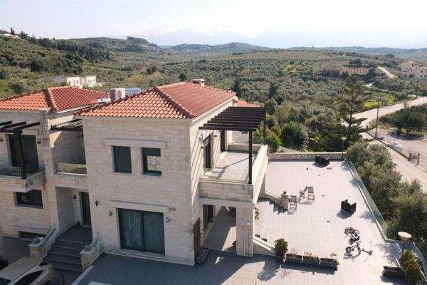 Luxuriöses Steinhaus mit Hamam, Pool und Meerblick