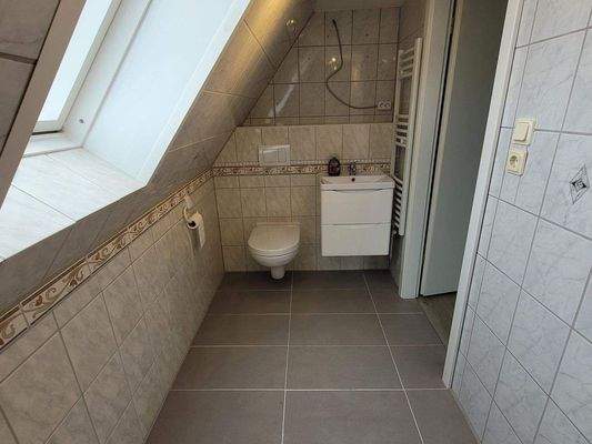 DG Badezimmer mit Fenster