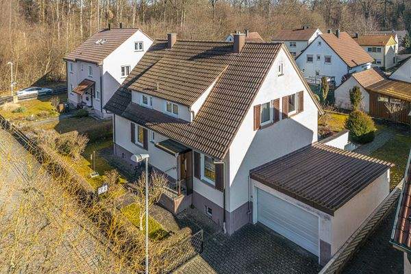 Zweifamilienhaus in Waldnähe.jpg