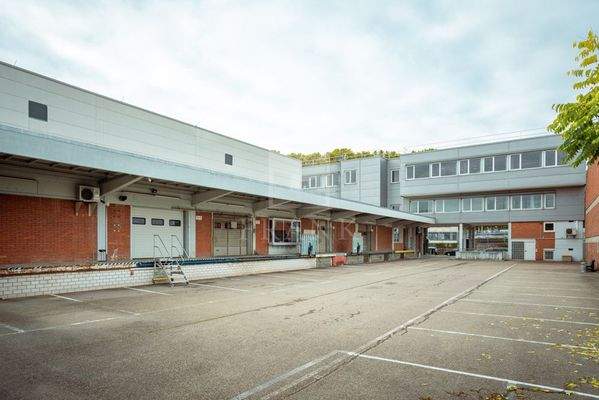 Andienung Halle und Büro