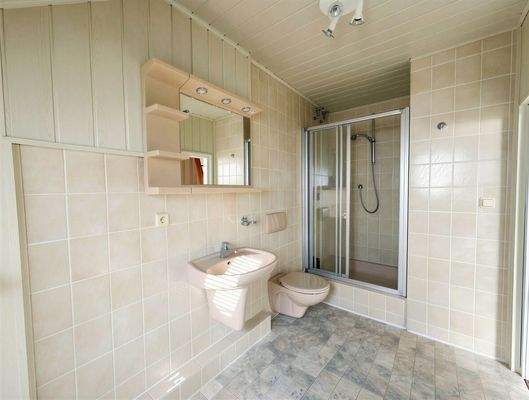 Tageslichtbad mit Dusche