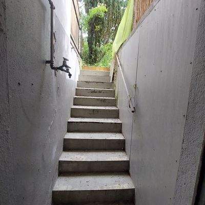 67-18-Kelleraußentreppe in den Garten.jpg