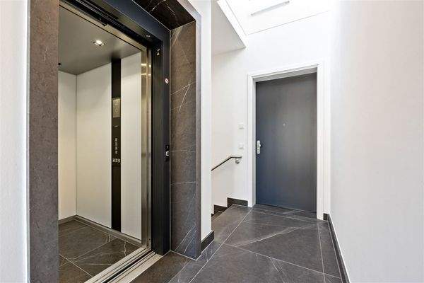 Aufzug von der TG zur Wohnung