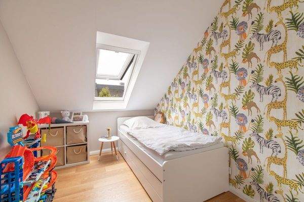 Helles und freundliches Kinderzimmer