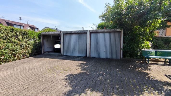 Garage ganz links