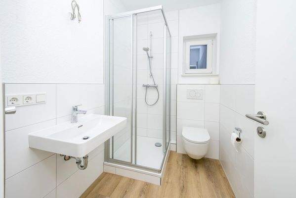 Badezimmer mit Dusche