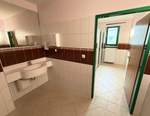 Vorraum-Damen-WC im OG