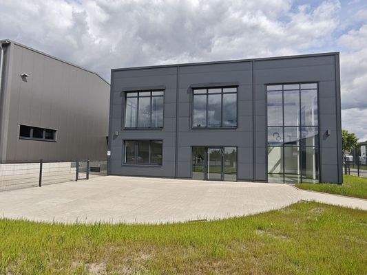 Eingangsbereich v außen mit Terrasse