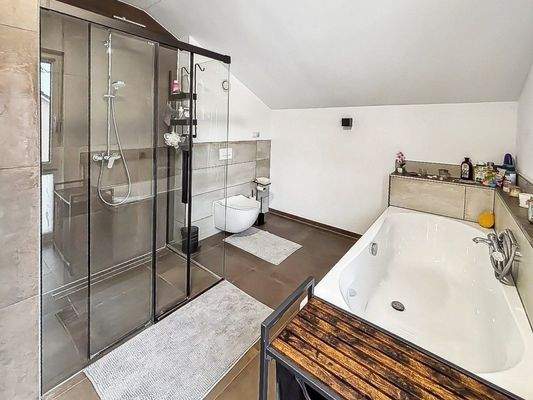 Tageslichtbad im Obergeschoss