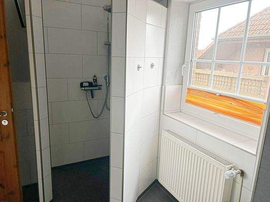 Dusche im Badezimmer