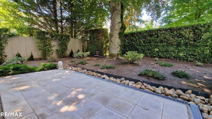 westseitige Terrasse