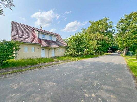 Objekt mit Straße davor