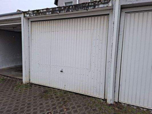 Garage zum Haus (2)