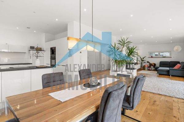 offener Wohn- & Essbereich