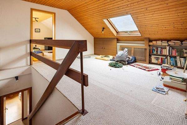 DG: Zwischenraum mit Treppe