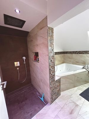 Bad mit Wanne