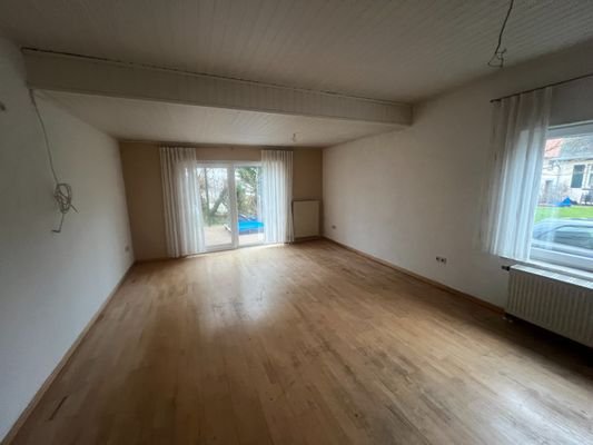 Wohn-/Esszimmer im EG Blick 2